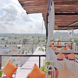 Hotel Udai Niwas By The